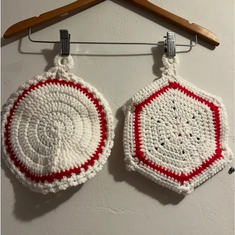 Christmas Hand Crotchet Raised Poinsettia & Holly Design Set Pot Holders W/Loop